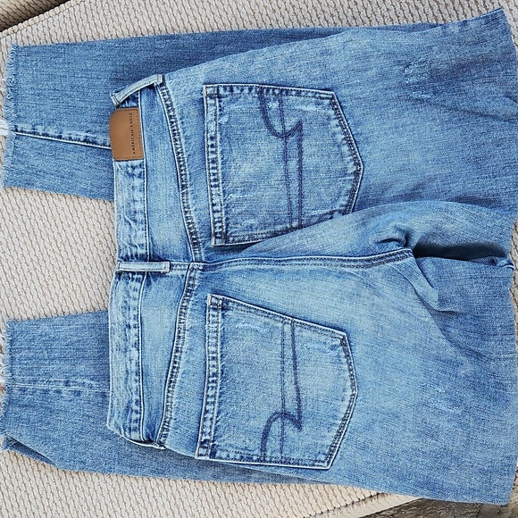 AEO, Womens Hi-Rise Girlfriend Jeans, Size 6 - Picture 5 of 6